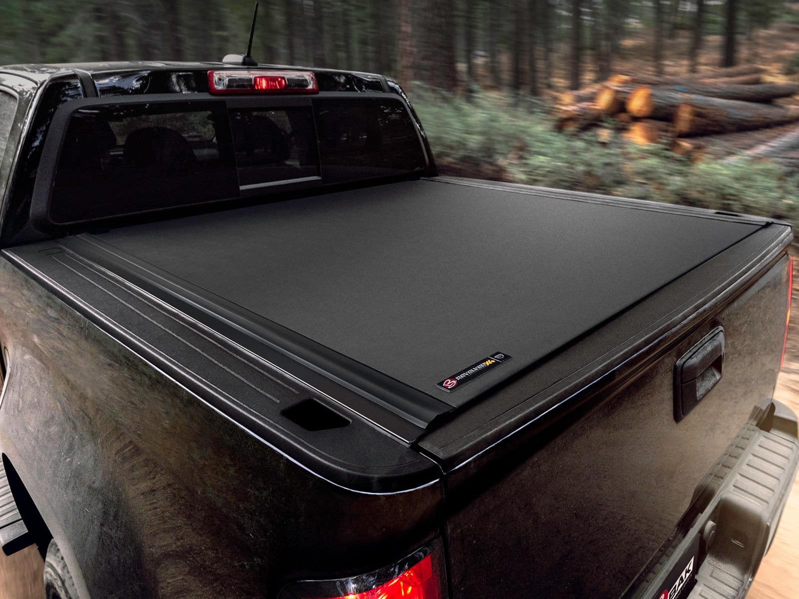 Which is Better Retractable vs Folding Tonneau Covers